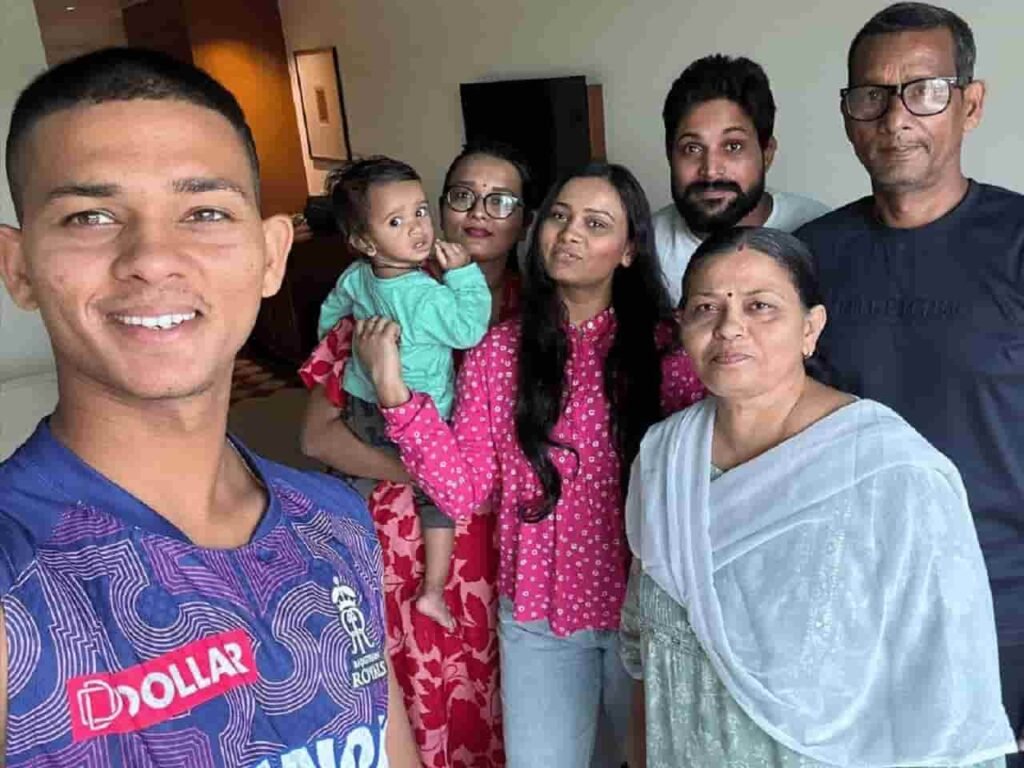 Yashasvi Jaiswal family photo