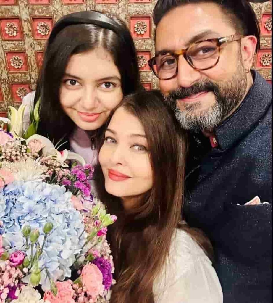 Abhishek Bachchan Family photo